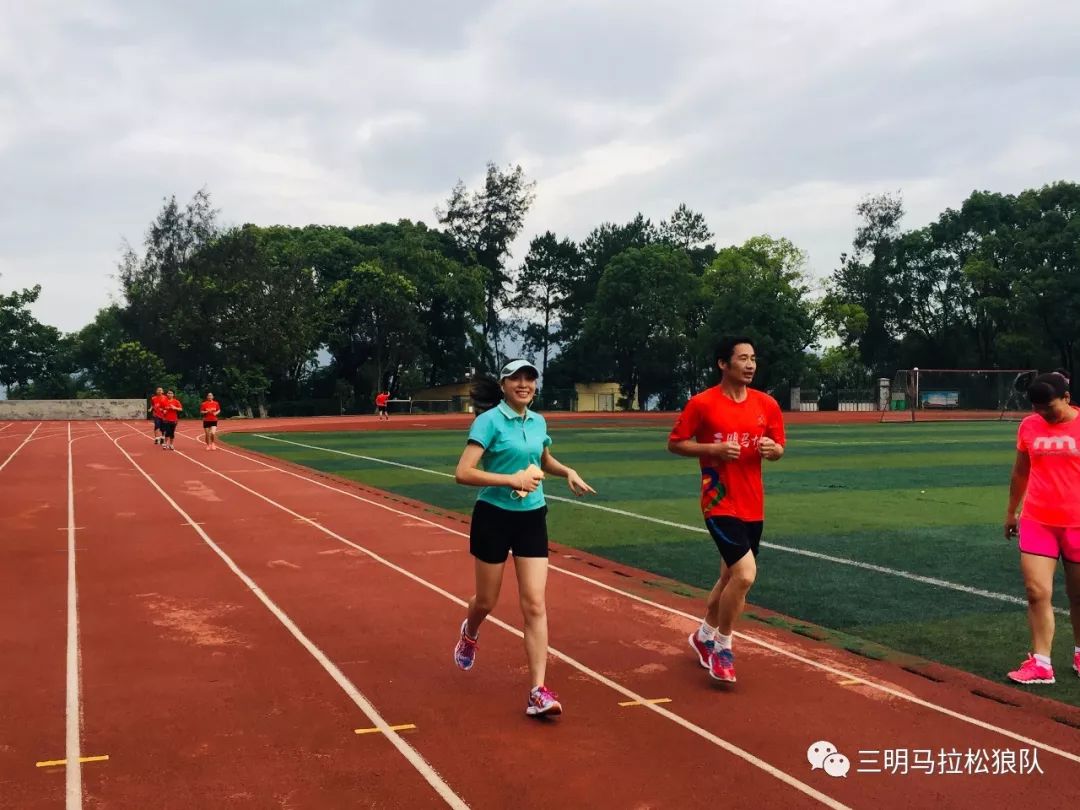 关于嵩山朱雀队鏖战滇池战狼队，马拉松常规赛险胜，核心复出即建功。中场绞杀压制对手的信息
