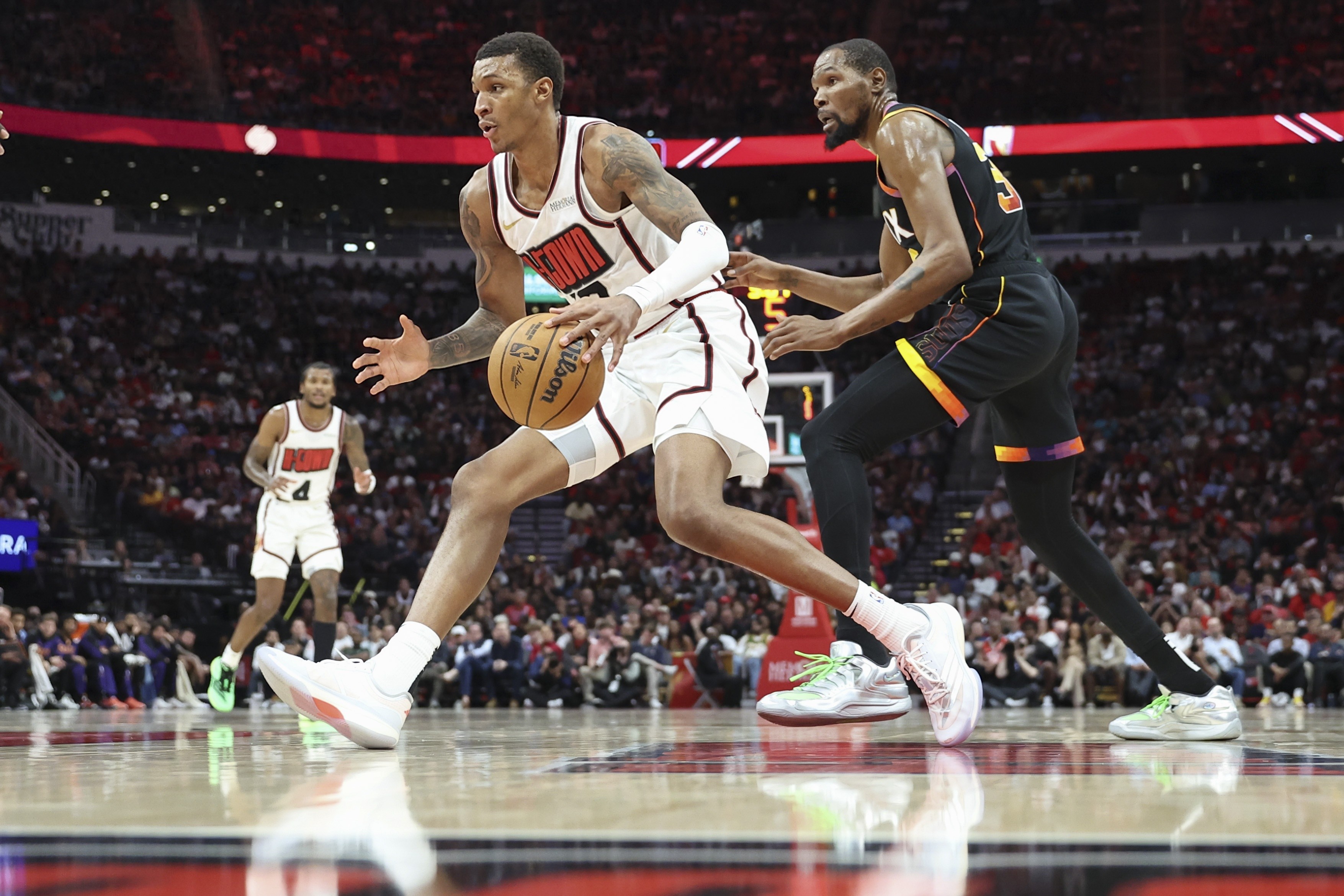 包含关键战NBA总决赛传出新动向；菲尼克斯太阳远射贴柱；高层表态：细节曝光；年轻球员获得机会的词条