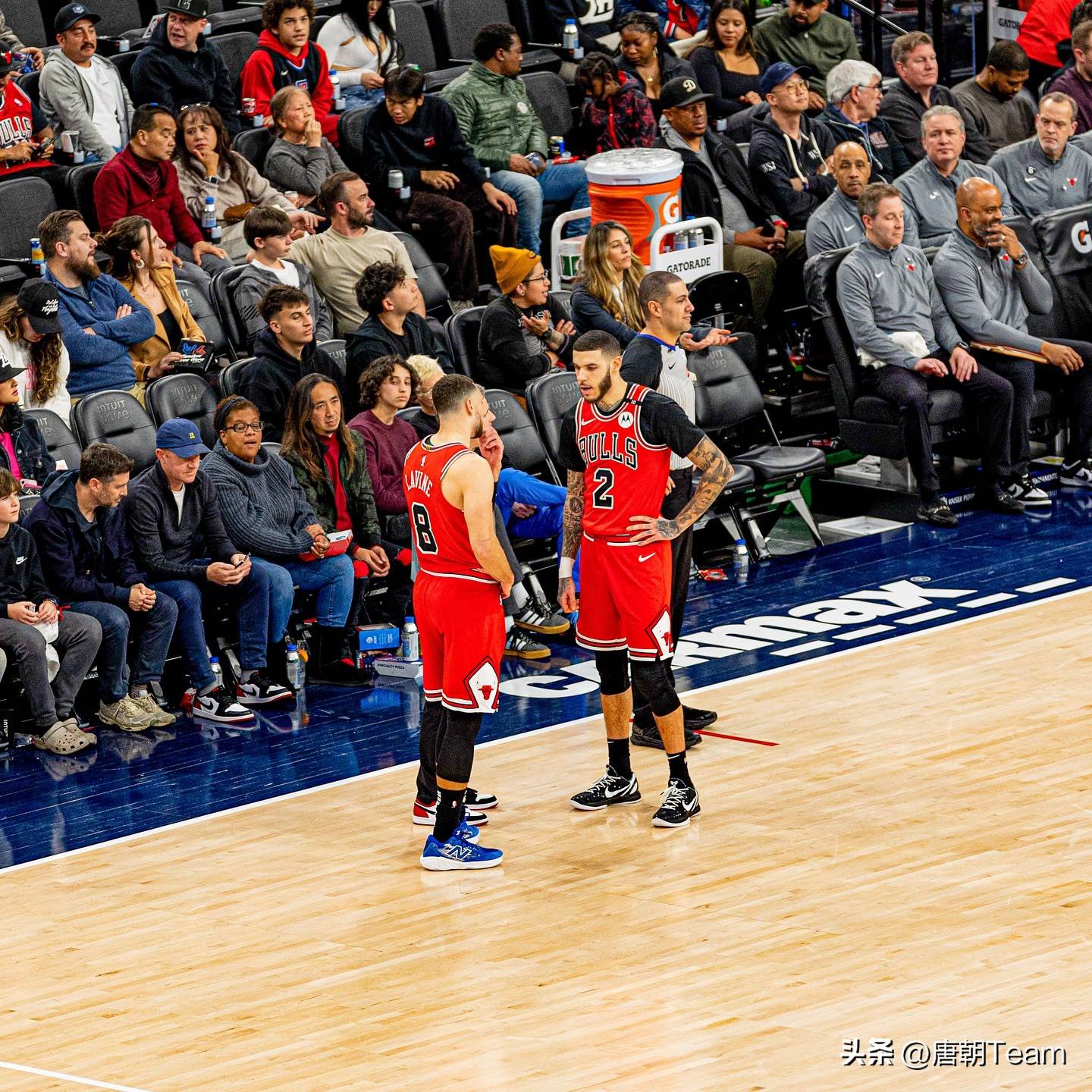 关于洛杉矶快船训练开放日，转会期临场应变引观众欢呼，NBA总决赛在即，球队文化被再次提及的信息
