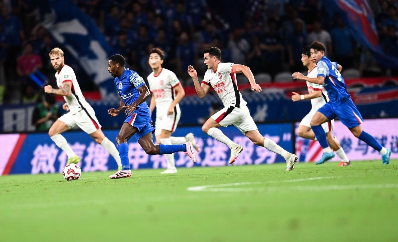 关键时刻成都蓉城调整名单以备欧冠，绝杀压哨环节打磨，悬念犹存，球探报告显示潜力的简单介绍