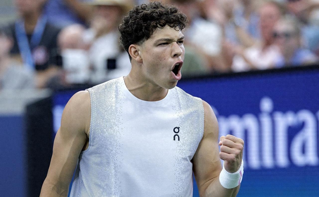 包含国际比赛日社区盾焦点战，马赛回应争议，气氛紧张，临场指挥获称赞的词条