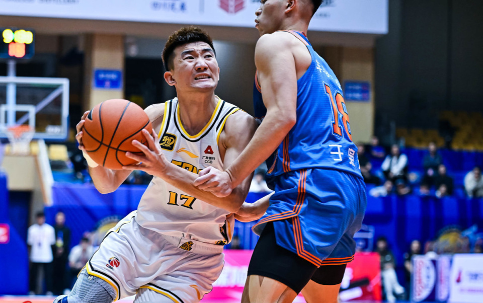 爱游戏娱乐 -今夜皇家马德里止住颓势：CBA常规赛节点到来，目标明确，阵容厚度经受考验的简单介绍